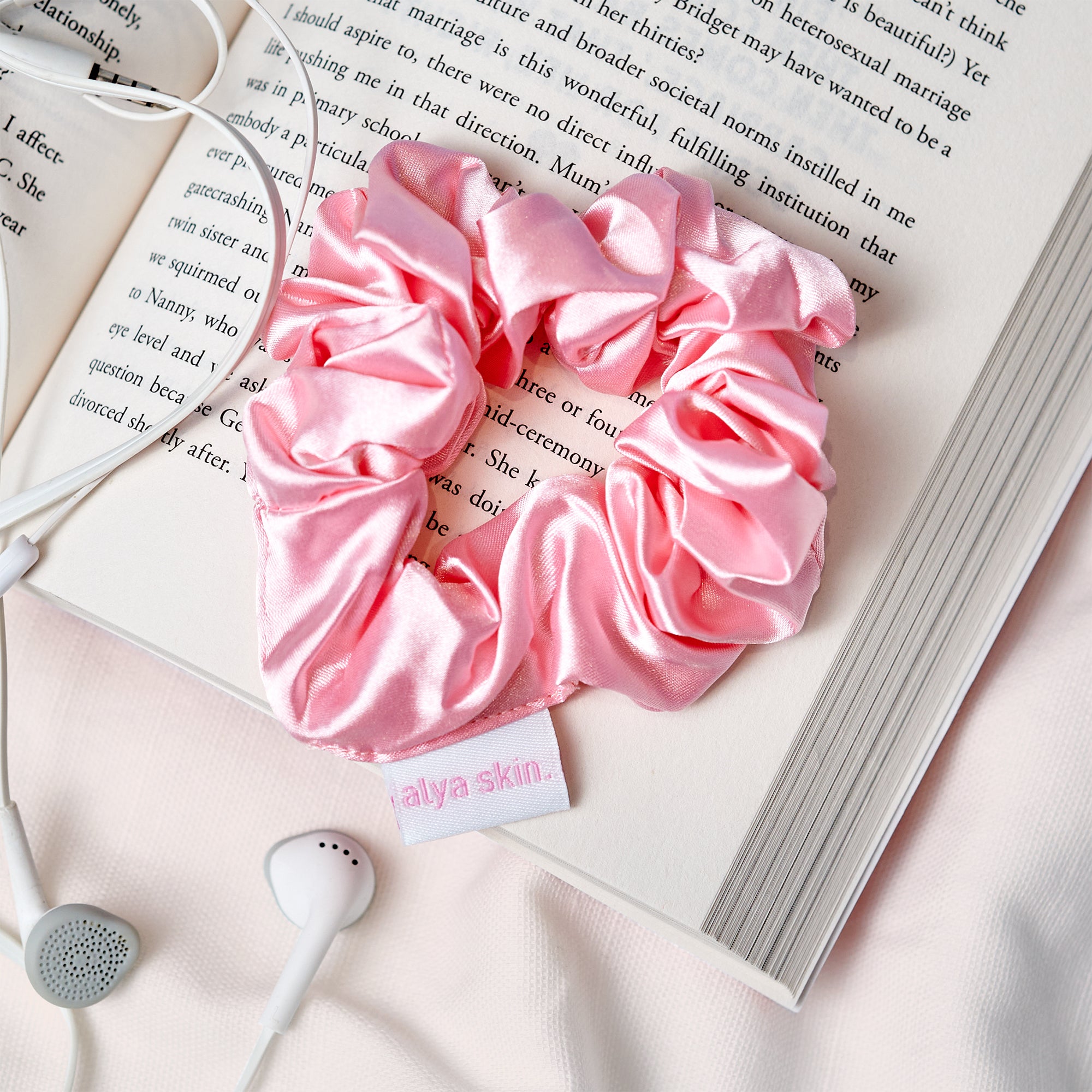 Alya Skin Scrunchie